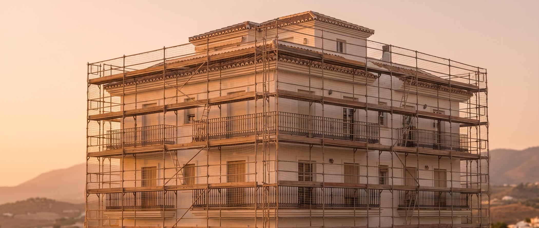 Andamio de fachada en un edificio andaluz